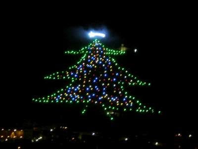 worlds+biggest+christmas+tree.bmp