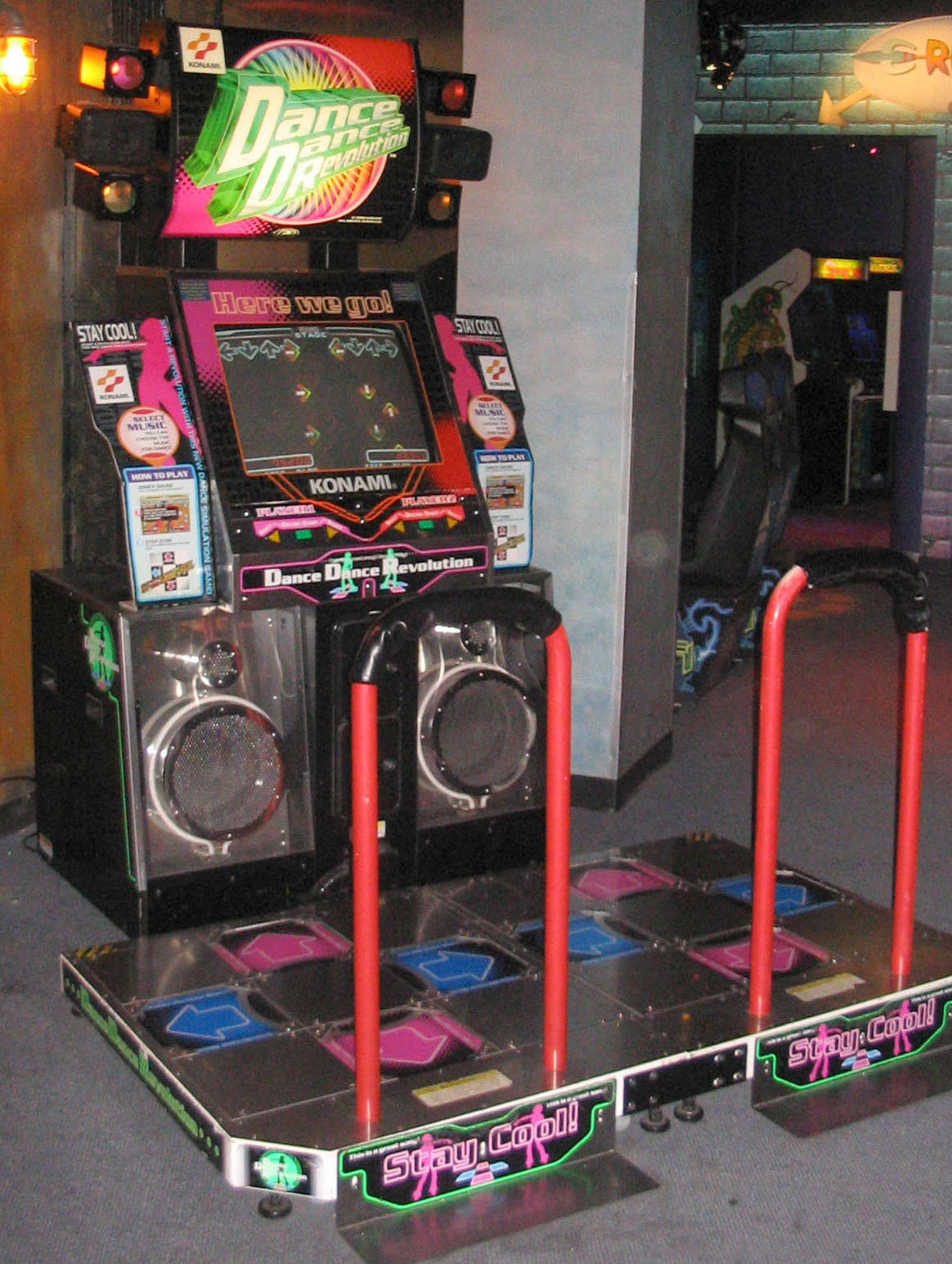 Dance_Dance_Revolution_North_American_arcade_machine_3.jpg